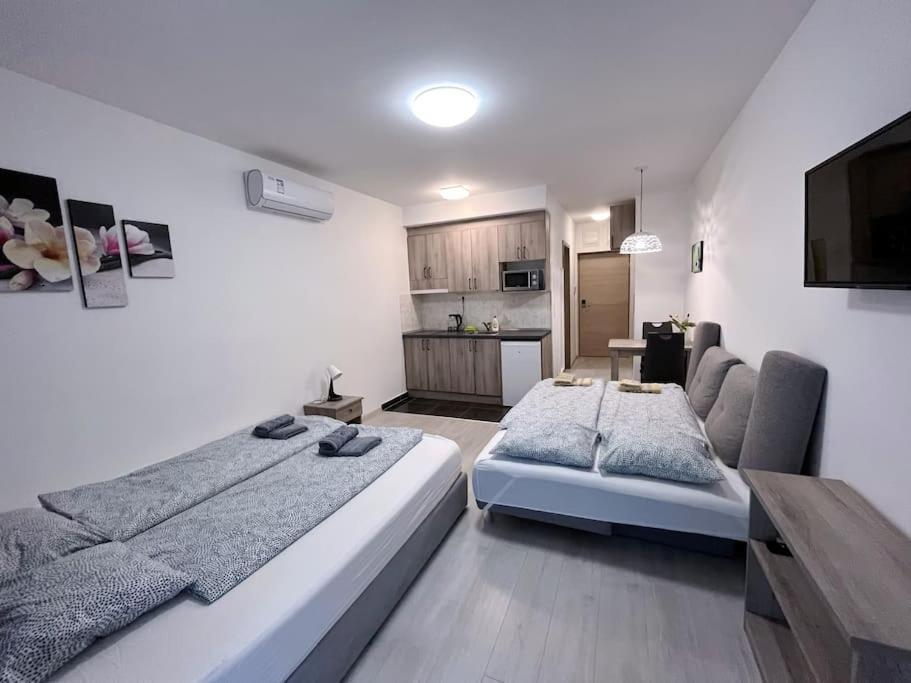 Апартаменти Corvin Cozy With Balcony309 Будапешт