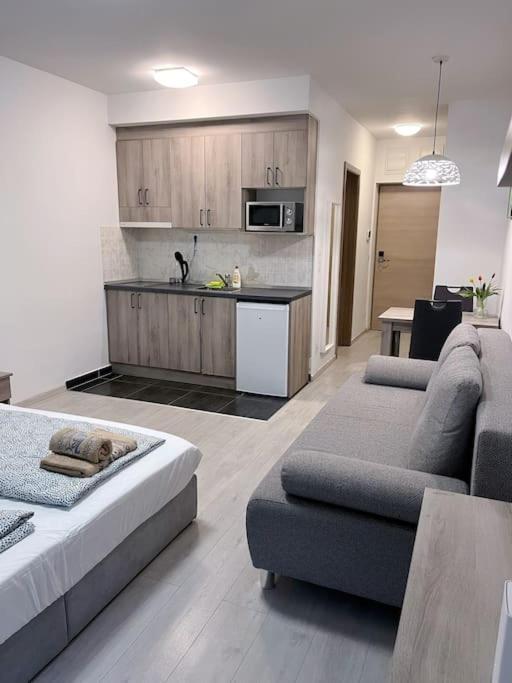 Апартаменти Corvin Cozy With Balcony309 Будапешт